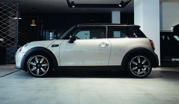50 лимитированных хэтчбеков MINI Cooper Camden Edition для России